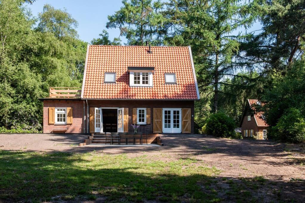 Fantastisch Familiehuis Met Grote Tuin I Bosrijk Lunteren Buitenkant foto